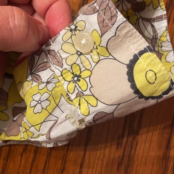 Old Navy size M floral shear button up - Picture 6 of 7